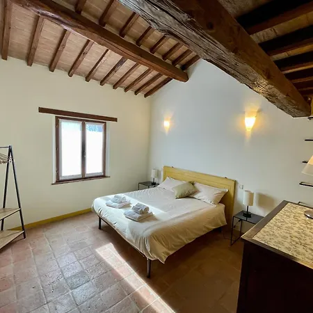 Casale Dell'assiolo לינה וארוחת בוקר 3*